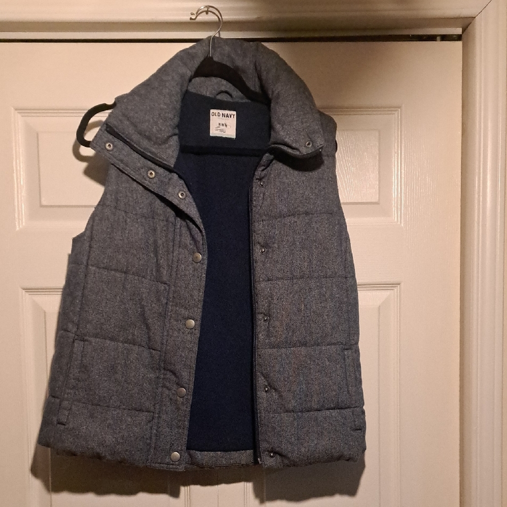 🪽Old Navy-Unisex Denim Look Puffer Vest Soft with a denim look Perfect for fall